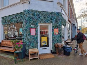 On the corner at De Vegetarische Toko in The Hague