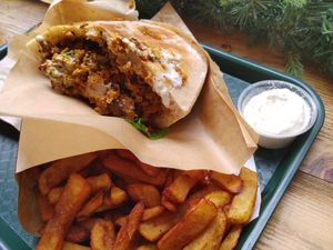 Kebab, chips and aioli at Gustavo in Grenoble