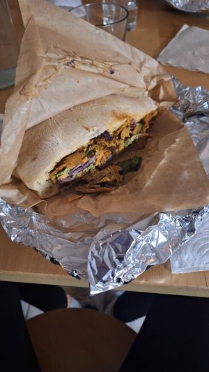 Vebab with currinaise spicy sauce 🌶 at Gustavo in Grenoble