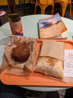 Lyonnaise tacos and carrot cake at Gustavo in Grenoble