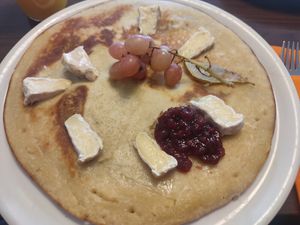 vegan camenbert, pear at Café Pfannkuchen in Cuxhaven