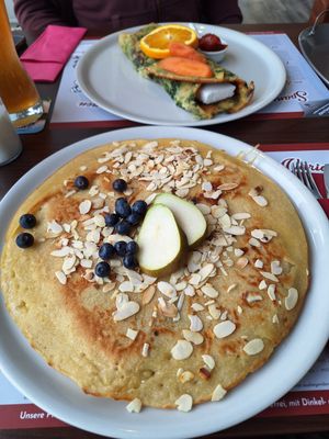 Mit Birne und mit Feta at Café Pfannkuchen in Cuxhaven
