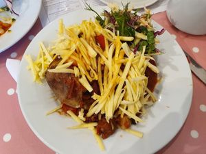Jacket potato with vegan cheese and chilli at Ginny's Teapot in Hawkshead