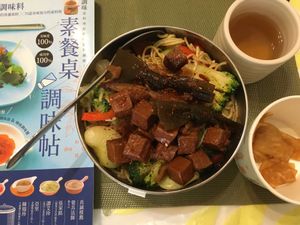 Impromptu breakfast noodles at ÀiXīn Shū Shí Sù 愛心蔬食素 in Kaohsiung