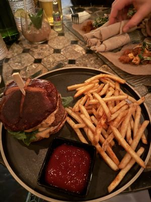 Chick’n burger (lion’s mane)  at Ras Plant Based in Brooklyn
