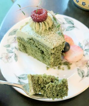 Matcha cake - close-up at Ma Pause in Seoul