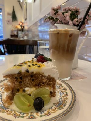 Vegan passion fruit cake   at Ma Pause in Seoul