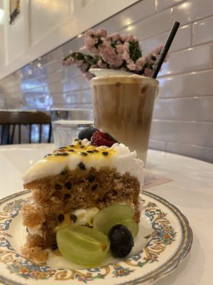 Vegan passion fruit cake   at Ma Pause in Seoul