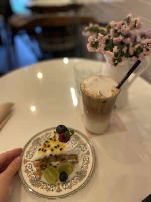 Vegan passion fruit cake   at Ma Pause in Seoul