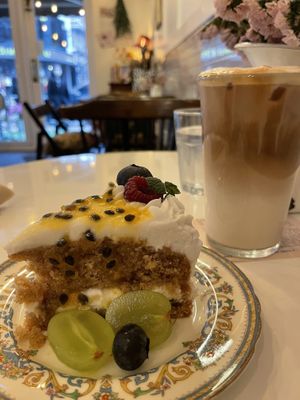 Vegan passion fruit cake   at Ma Pause in Seoul