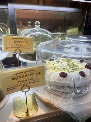 Cake display  at Ma Pause in Seoul