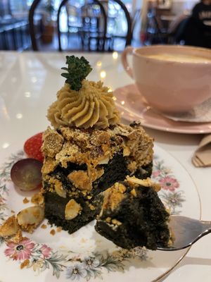 Mugwort cake   at Ma Pause in Seoul