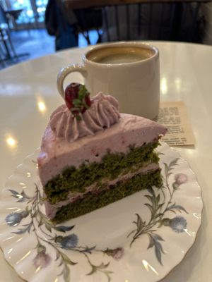 They absolutely make my favorite vegan cakes in Seoul. Not too sweet😋  at Ma Pause in Seoul