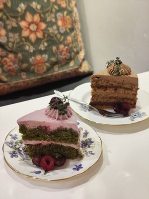 Cappuccino cake & matcha cake at Ma Pause in Seoul