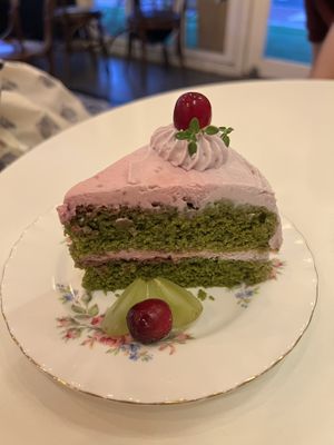 Raspberry matcha cake   at Ma Pause in Seoul