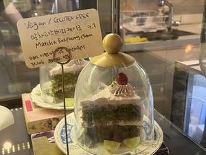 Vegan GF raspberries matcha cake   at Ma Pause in Seoul