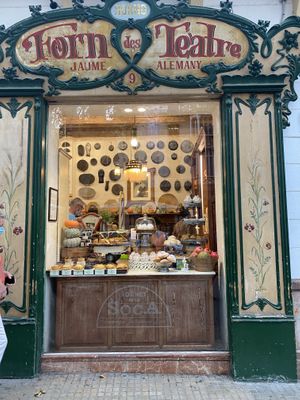 Lovely window display at Fornet de la Soca in Mallorca