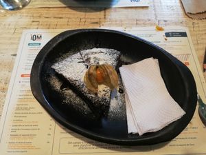 Torta de chocolate 🤤 at Iom Cocina Plant-Based in Bogota