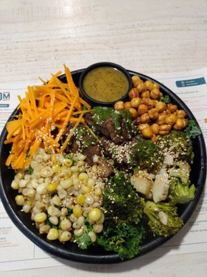 Bowl meal at Iom Cocina Plant-Based in Bogota