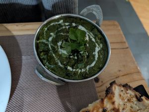 Saag at Everest Comida Hindu in Iquique