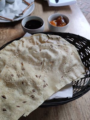 Starter: papadum at India Palace in Apeldoorn