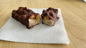 "Snickers" at Canela Delicias Veganas in Bogota