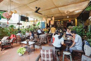 friendly and relaxing atmosphere at Lá Veg in Hoi An