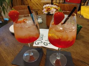 strawberry gin tonic at Grüner Salon in Dortmund