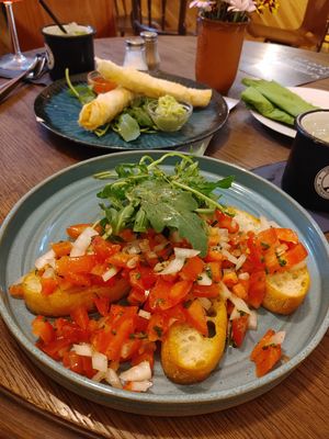 Bruschetta and Veta Rolls at Grüner Salon in Dortmund