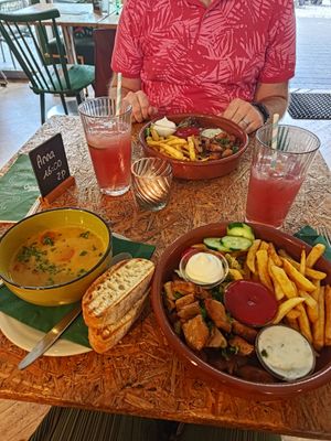 Gyros Teller und Tom Kha Pak at Grüner Salon in Dortmund