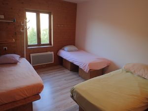 A bedroom at Auberge de Jeunesse in La Clusaz