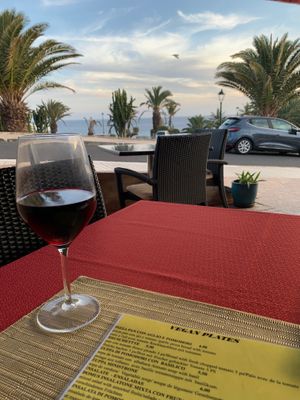 Lovely view and nice eine at Domus Pompei in Lanzarote