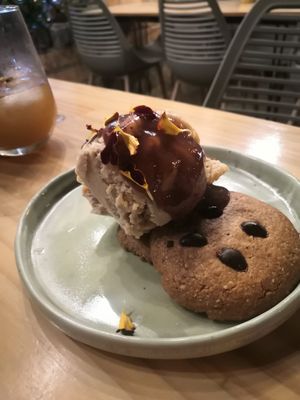 Chocolate chip cookies with ice cream at INA Restaurante in Medellin