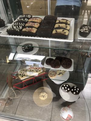 Mini loafs, cookies and brownies   at Lovegano  in Tijuana