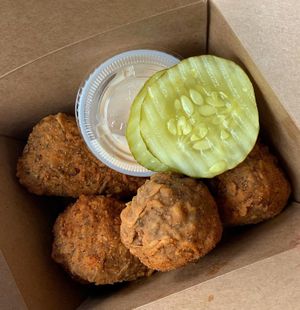 Nashville hot wings  at Peach and Pine in St James