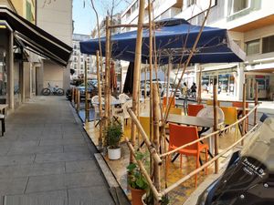 Outdoor seating at Gyoza No Ho in Geneva