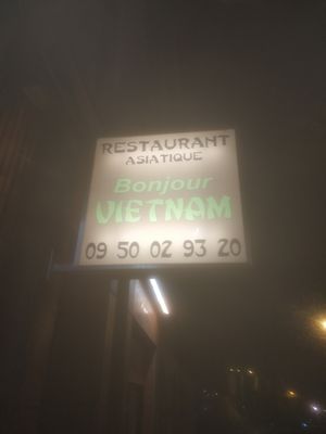 The banner at Bonjour Vietnam in Pau