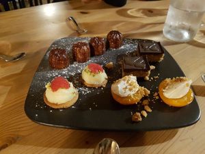 Vegan desserts at Dis Leur in Bordeaux