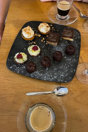 Dessert sharing plate at Dis Leur in Bordeaux
