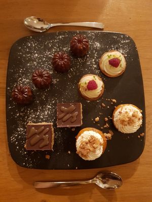 Desert platter at Dis Leur in Bordeaux