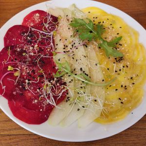 Carpaccio de betterave, chayote et radis sauce gingembre at Dis Leur in Bordeaux