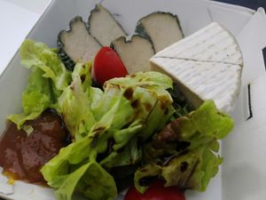 Ración de queso (para llevar, no es lo común) at Dis Leur in Bordeaux