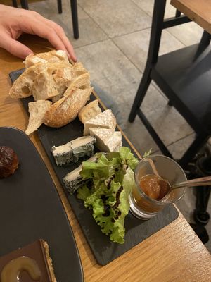 Vegan cheese board   at Dis Leur in Bordeaux
