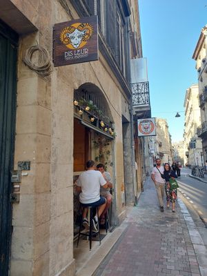 Exterior of the place at Dis Leur in Bordeaux