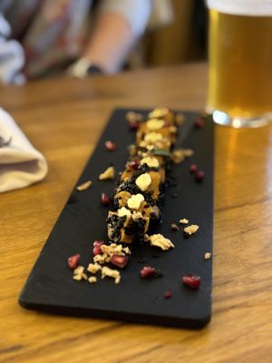 Patate douce en croûte de sésames et paprika fumé, marinade tamari-bergamote, mayonnaise wasabi, grenade, oignons frits.  at Dis Leur in Bordeaux