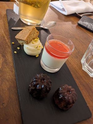  at Dis Leur in Bordeaux