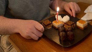  at Dis Leur in Bordeaux