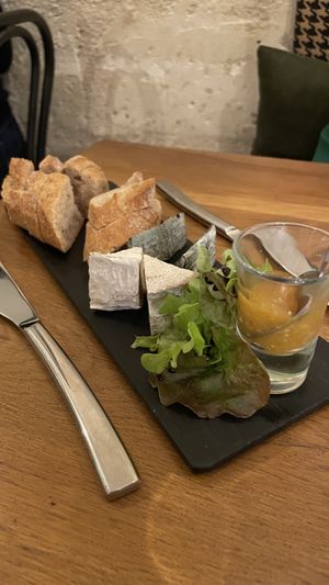   at Dis Leur in Bordeaux