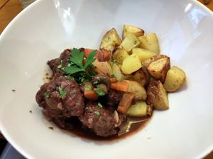 Bourguignon de seitan at Dis Leur in Bordeaux
