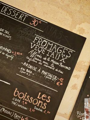 Plant based cheese degustation at Dis Leur in Bordeaux